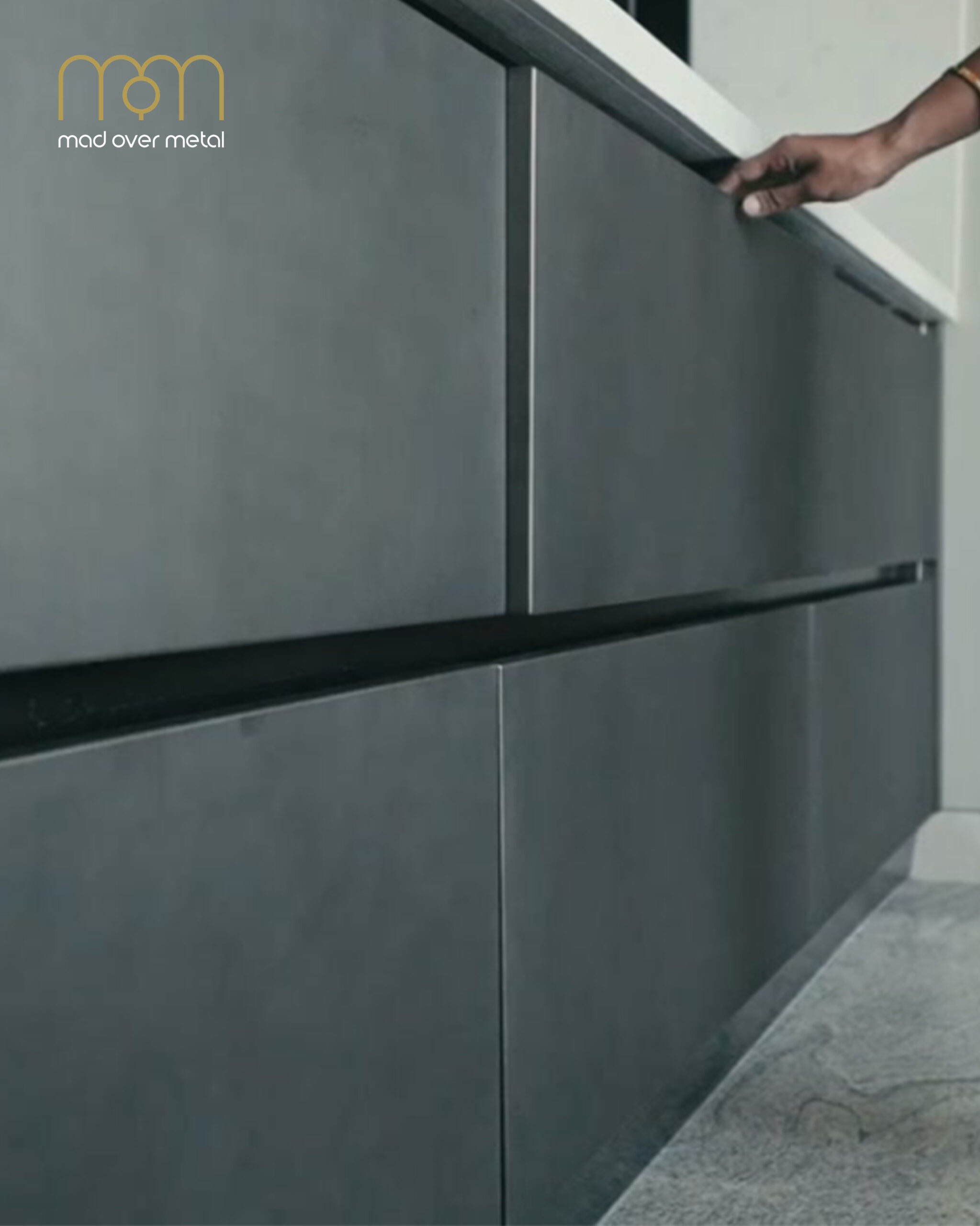 Soft-close drawer mechanism